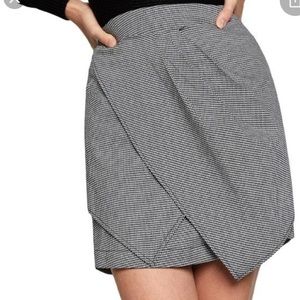 BCBGeneration asymmetrical mini skirt sz small